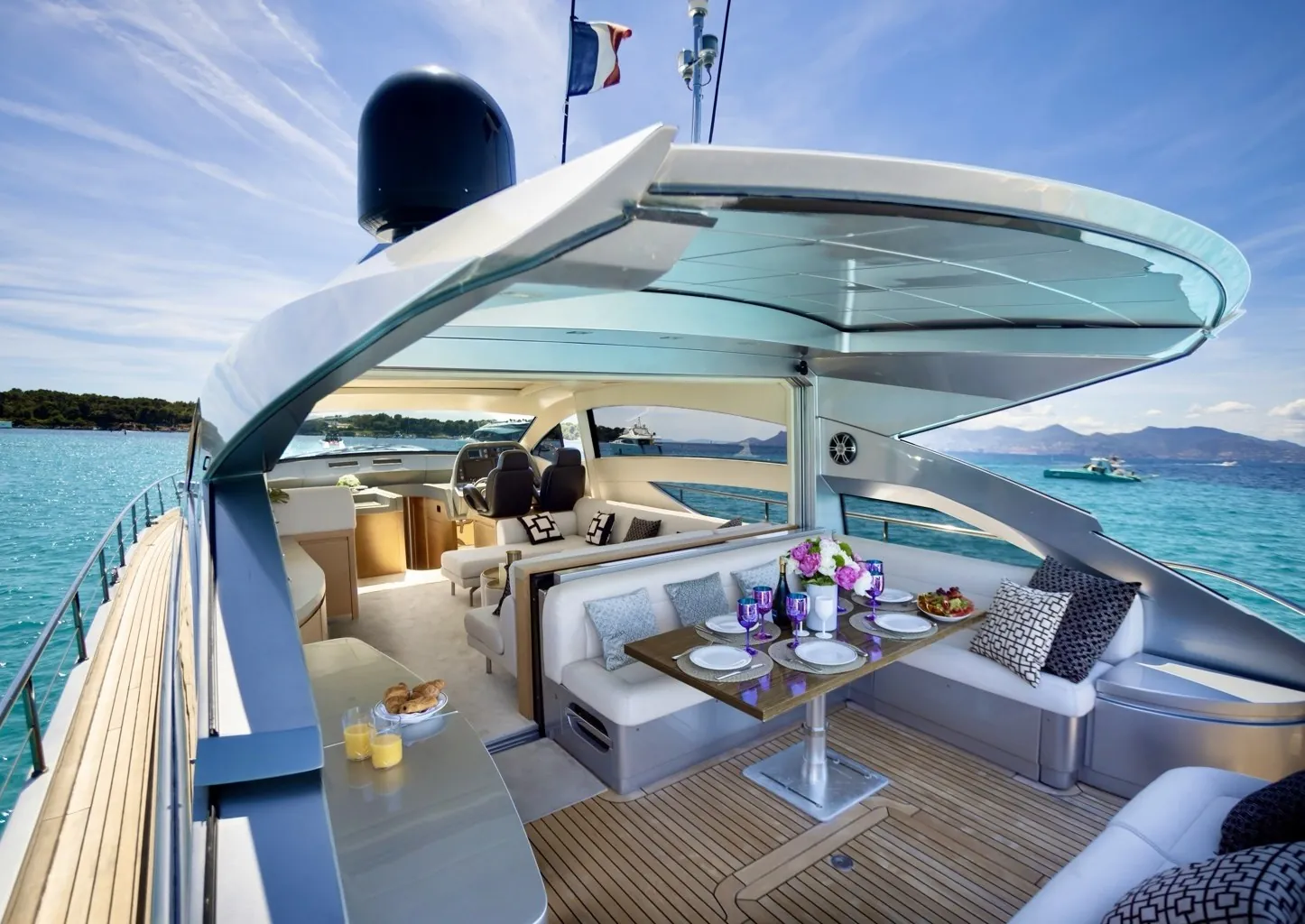 Pershing 64
